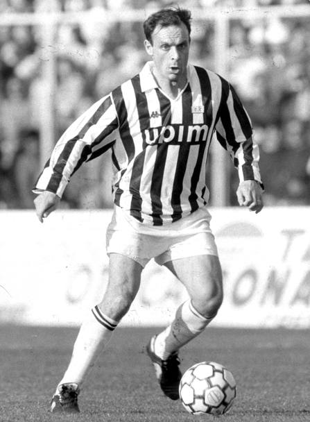 Dopo aver collezionato 256 presenze con il Messina (219 in campionato e 37 in Coppa Italia) e realizzato 61 gol in campionato (pi 16 in Coppa Italia), nel 1989, per 6 miliardi di lire, viene ingaggiato dalla Juventus esordendo in serie A. Il campionato di quell’anno risult il pi prolifico dei tre disputati con la maglia bianconera segnando 15 reti, vincendo sia la Coppa Italia contro il Milan sia la Coppa Uefa, in una finale tutta italiana, contro la Fiorentina. Lo splendido periodo di forma convinse Azeglio Vicini, allenatore della nazionale, a convocarlo per i Mondiali 1990 da disputarsi proprio in Italia (Delmati)